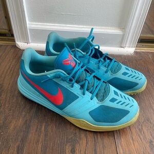 Nike Men's Teal and Red Athletic Shoes